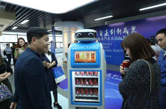 广东企业研发出售货机器人 拟于下月上岗