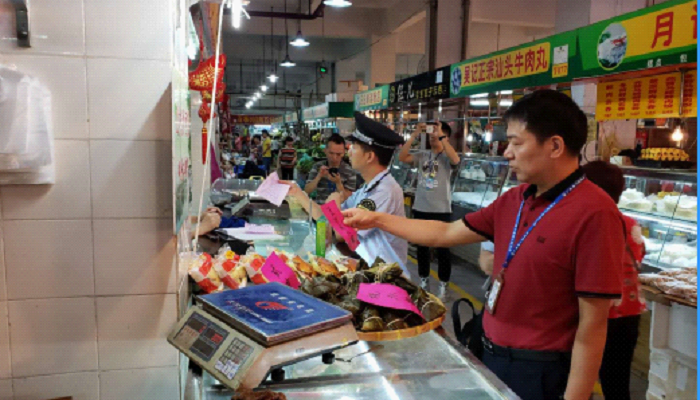 禅城区食品药品监督管理局祖庙分局开展端午节食品安全专项检查