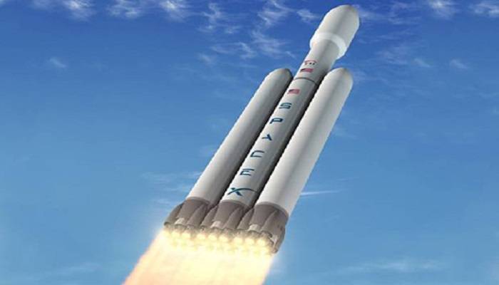 猎鹰重型火箭首次商业发射成功 三枚助推器全部回收