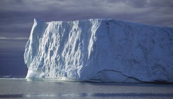 为解决水荒，阿联酋富豪拟从近九千公里外的南极拖冰山